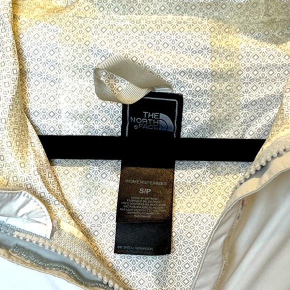 North Face windbreaker - Picture 3 of 4